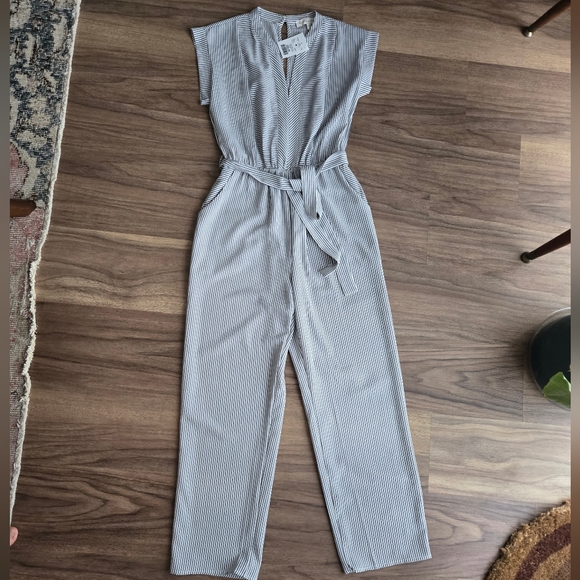 (S) Jumpsuit/Romper - Picture 4 of 6